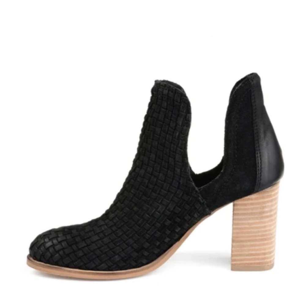 Journee Collection Black Kevona Leather Ankle Boots/ Booties